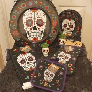 Oven mitt and plates set